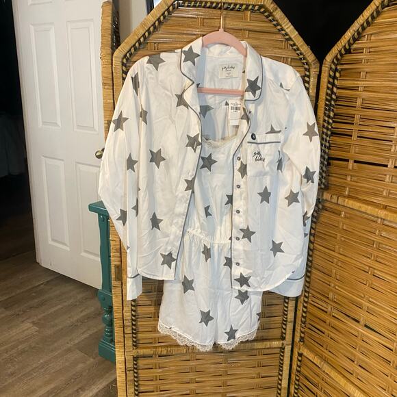 Gilly Hicks by Hollister Star Print Satin Pajama Set XS Top & Lace Romper NWT - Picture 11 of 11